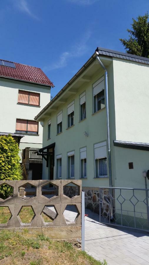 Ferienwohnung "Am Weinberg" Бад-Шмідеберг Екстер'єр фото